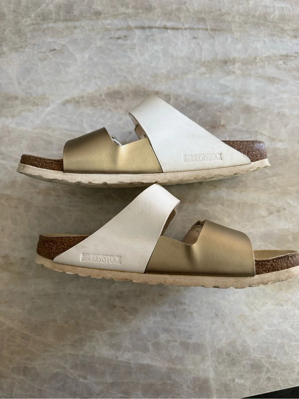 Birkenstock Arizona Split Slide Sandal in Women’s 40 (9-9.5 US) in White/Gold